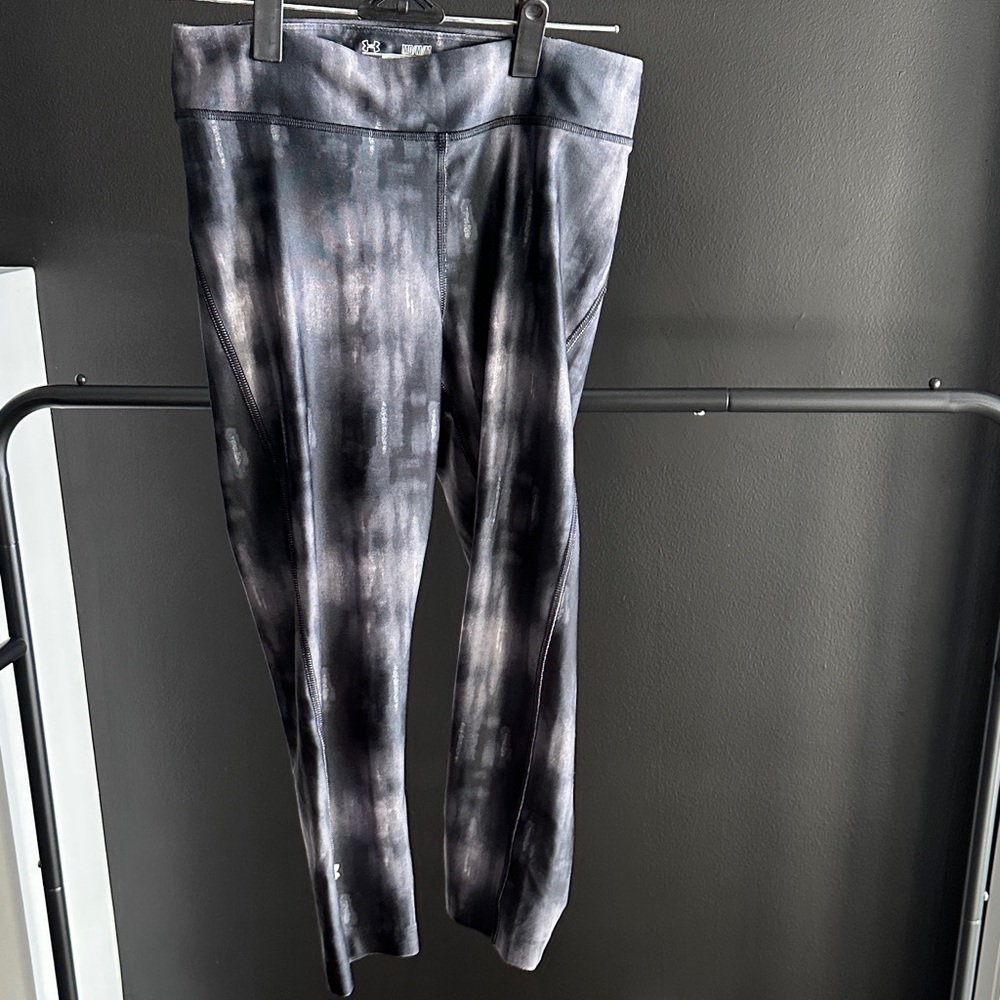 Under Armour Heat Gear Black Tie-Dye Leggings